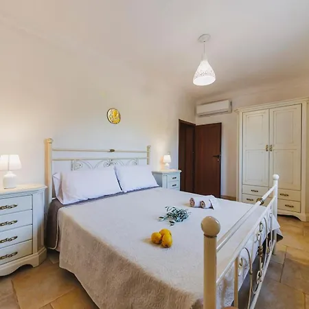 Holiday home Trullo Isabella